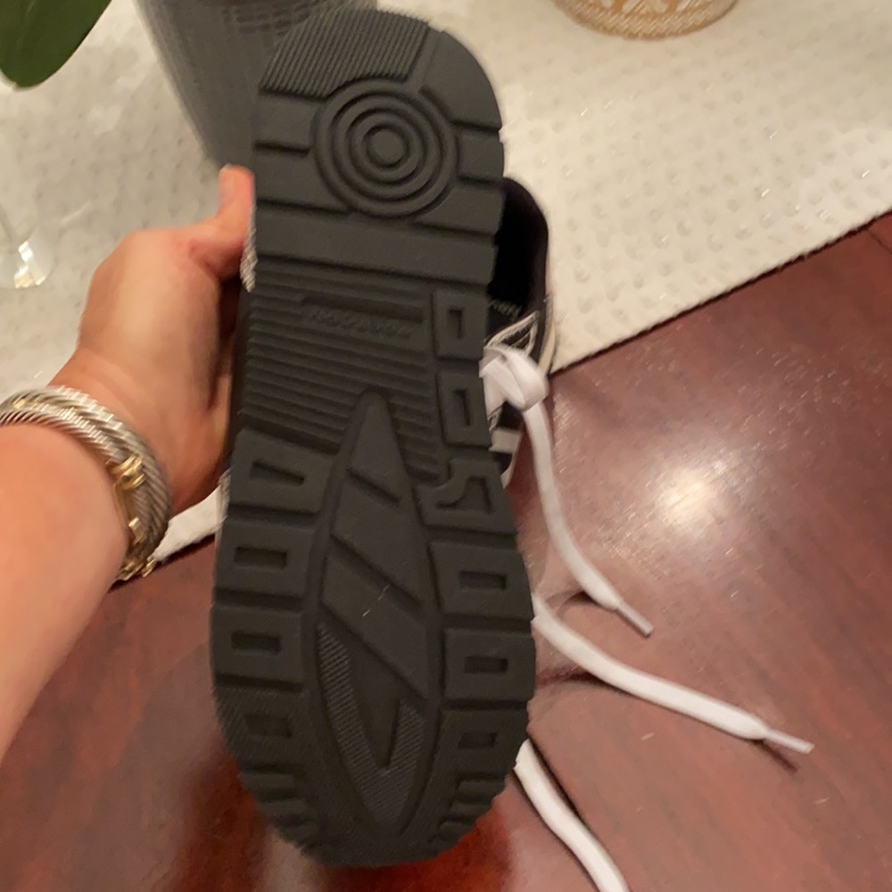 Woman’s sz 8 Tretorn Loyola 5 sneakers - Picture 6 of 8